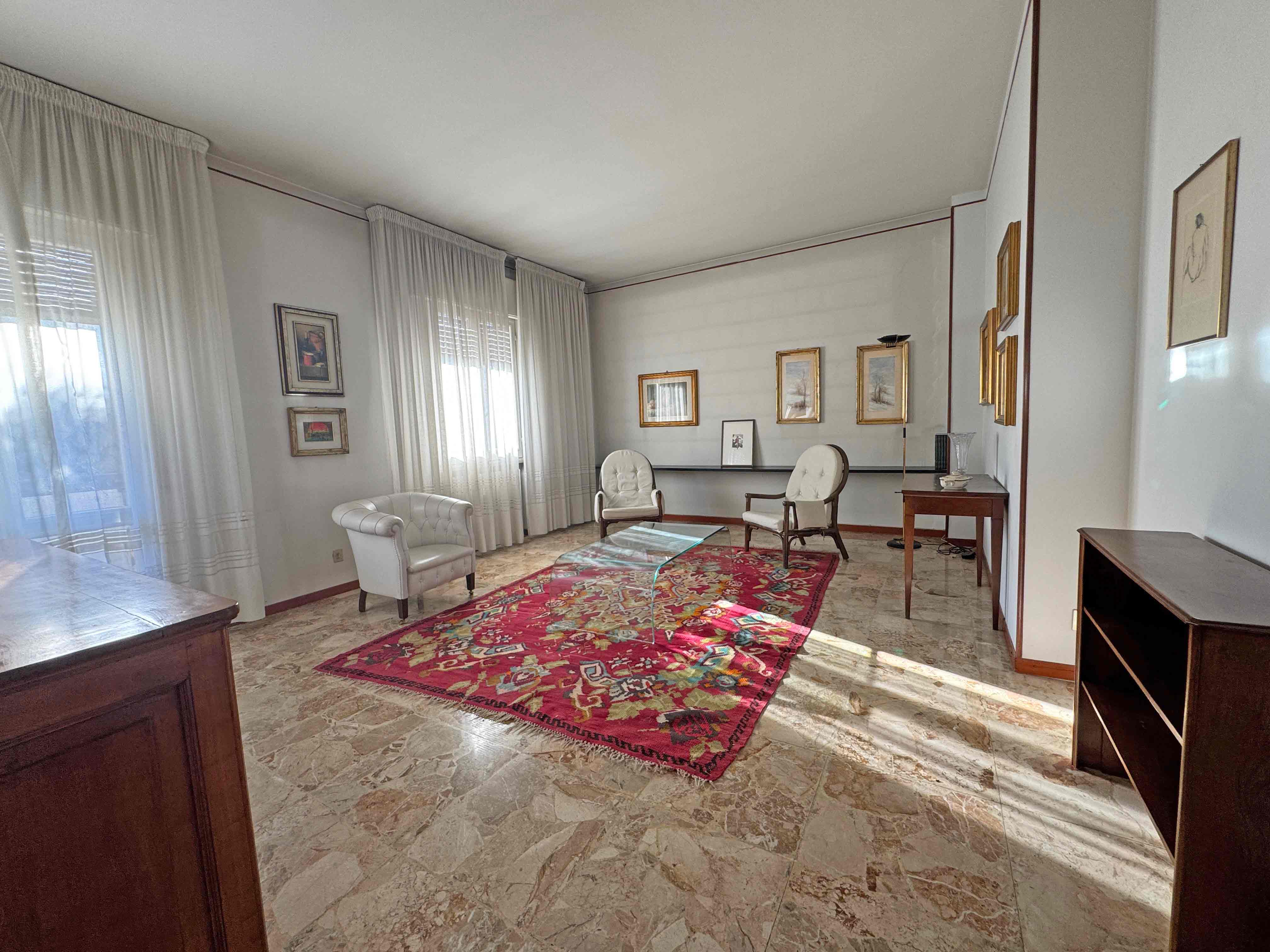 Appartamento tre camere due bagni